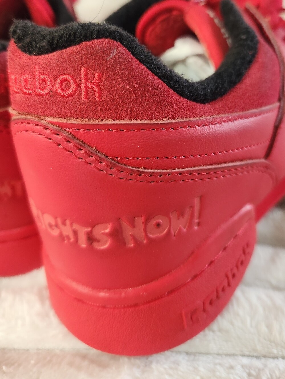 Reebok Workout Plus "Human Rights Now"-Vector Red - Picture 9 of 16